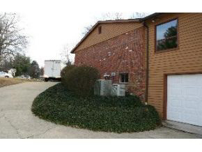 2302 E Montclair Ct, Bloomington, IN 47401 photo 9