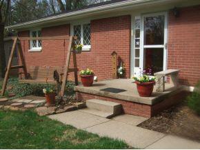 1808 S Oxford Dr, Bloomington, IN 47401 photo 1