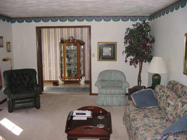 503 Grouseland Dr, Vincennes, IN 47591 photo 3
