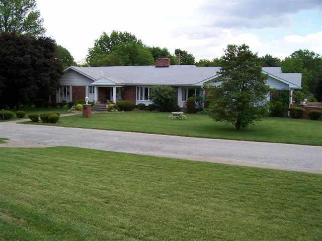 121 Fairway Dr, Vincennes, IN 47591 photo 1