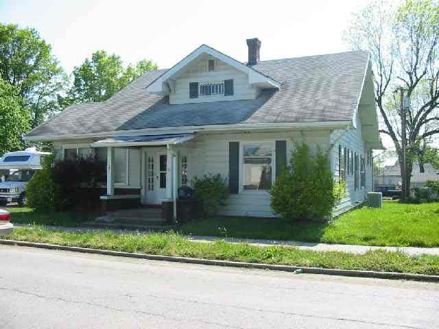 607 N Main St, Bicknell, IN 47512 photo 1