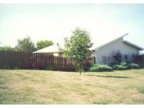 8107 Talbot Ct, Bloomington, IN 47401 photo 2