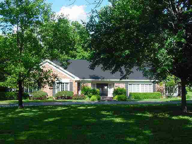 1330 Forest Hills Dr, Vincennes, IN 47591 photo 1