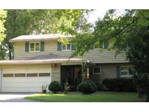 2008 Windsor Dr E, Bloomington, IN 47401 photo 1