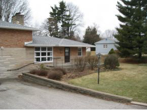2516 Eastgate Ln, Bloomington, IN 47408 photo 2