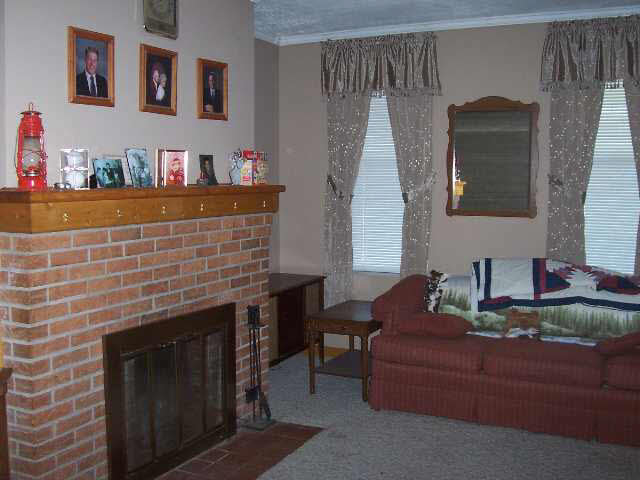 1025 E 11th St, Bicknell, IN 47512 photo 4