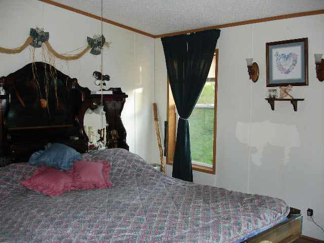 802 E Center St, Hazleton, IN 47640 photo 4