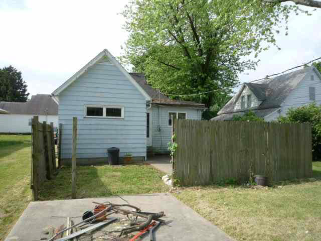 121 E 8th St, Bicknell, IN 47512 photo 2