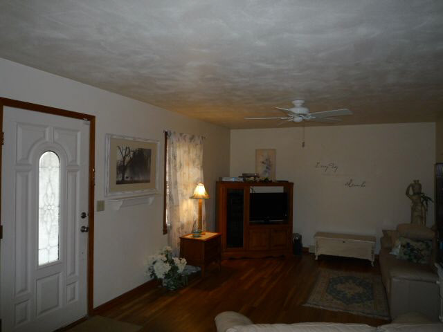 102 Harrison Dr, Vincennes, IN 47591 photo 2