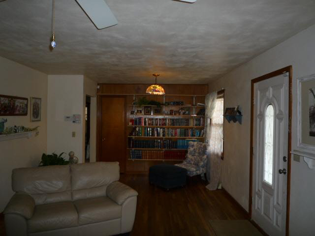 102 Harrison Dr, Vincennes, IN 47591 photo 3