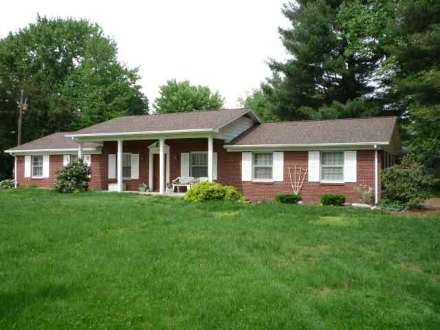 102 Harrison Dr, Vincennes, IN 47591 photo 1