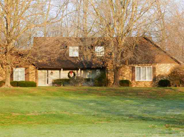 3587 E Diamond Dr, Vincennes, IN 47591 photo 1