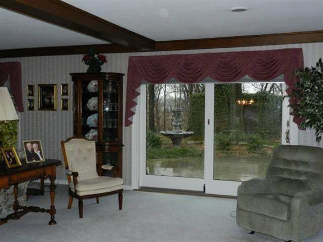 3587 E Diamond Dr, Vincennes, IN 47591 photo 4