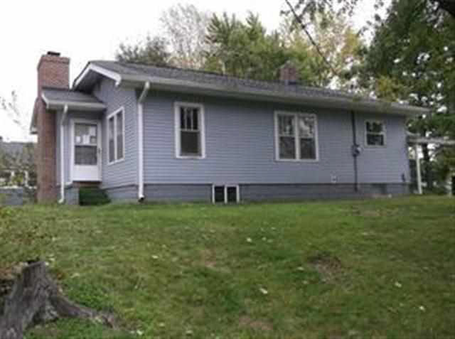 552 E John St, Plainville, IN 47568 photo 2