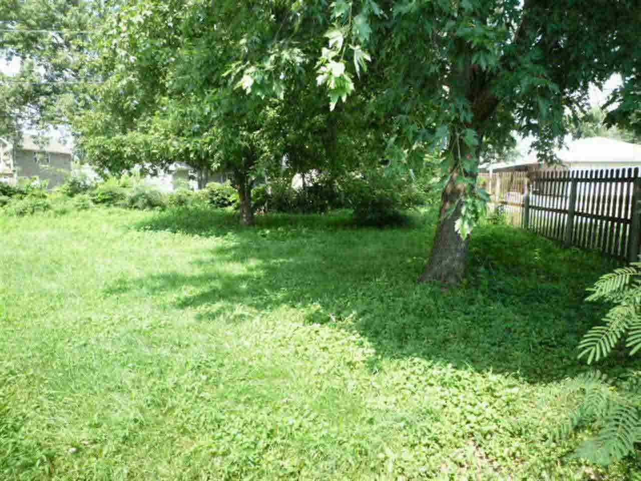 1422 Parkinson St, Vincennes, IN 47591 photo 2