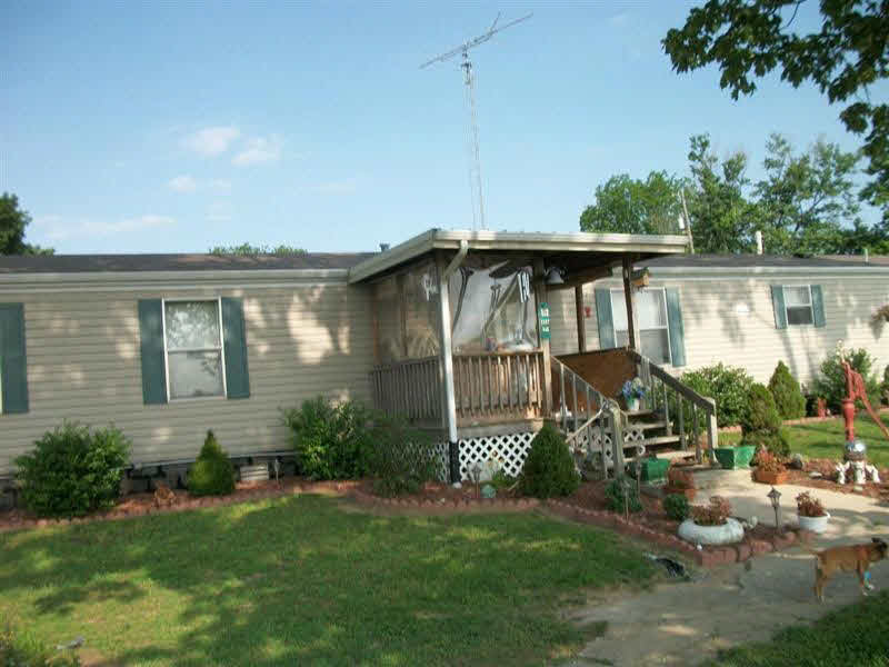 512 E Oak St, Decker, IN 47524 photo 1