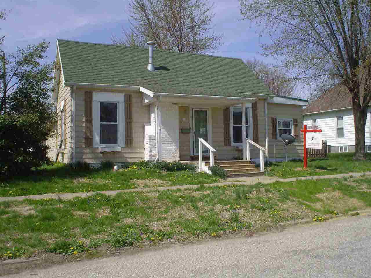 202 W 5th St, Bicknell, IN 47512 photo 1