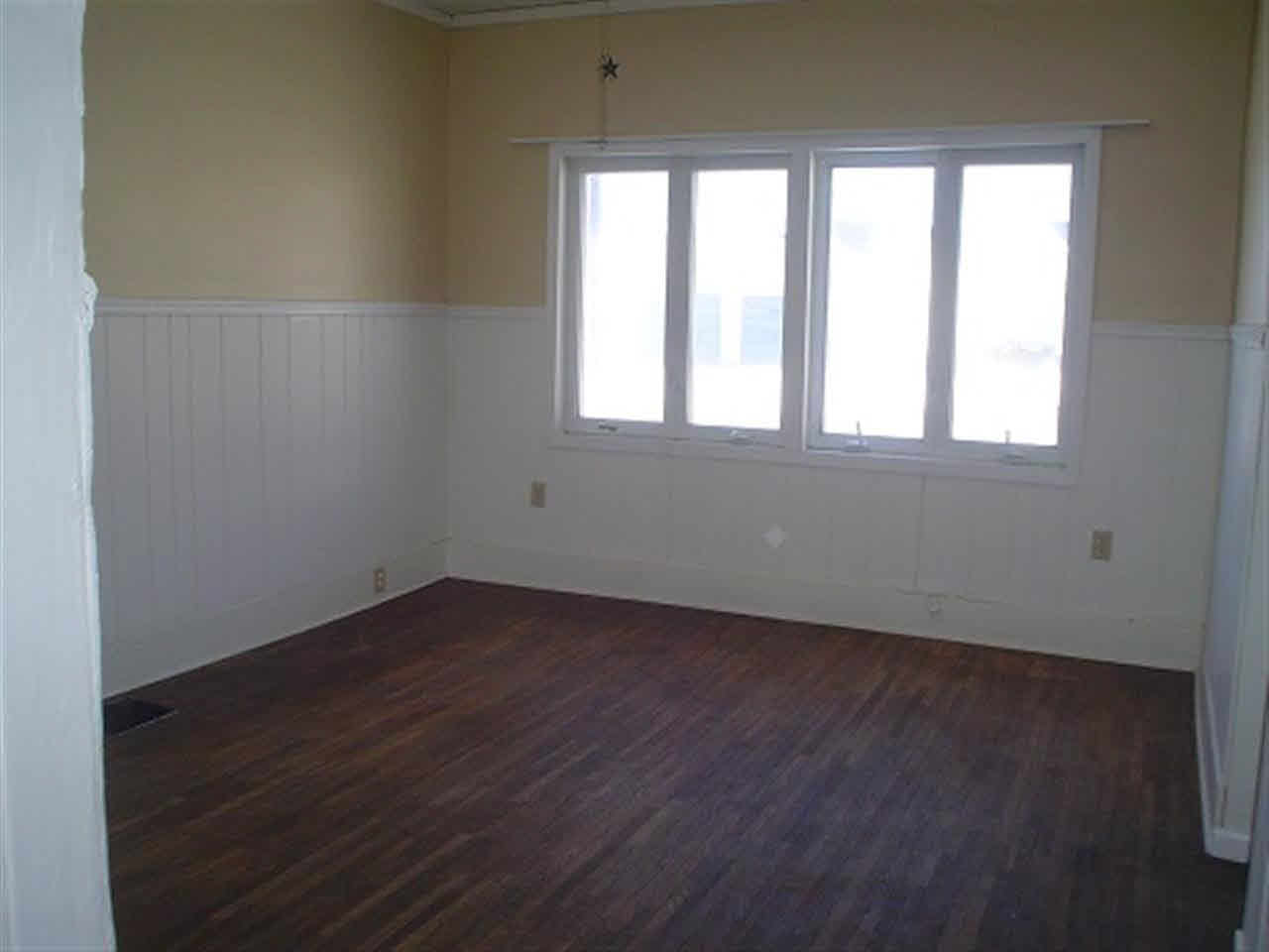 202 W 5th St, Bicknell, IN 47512 photo 5