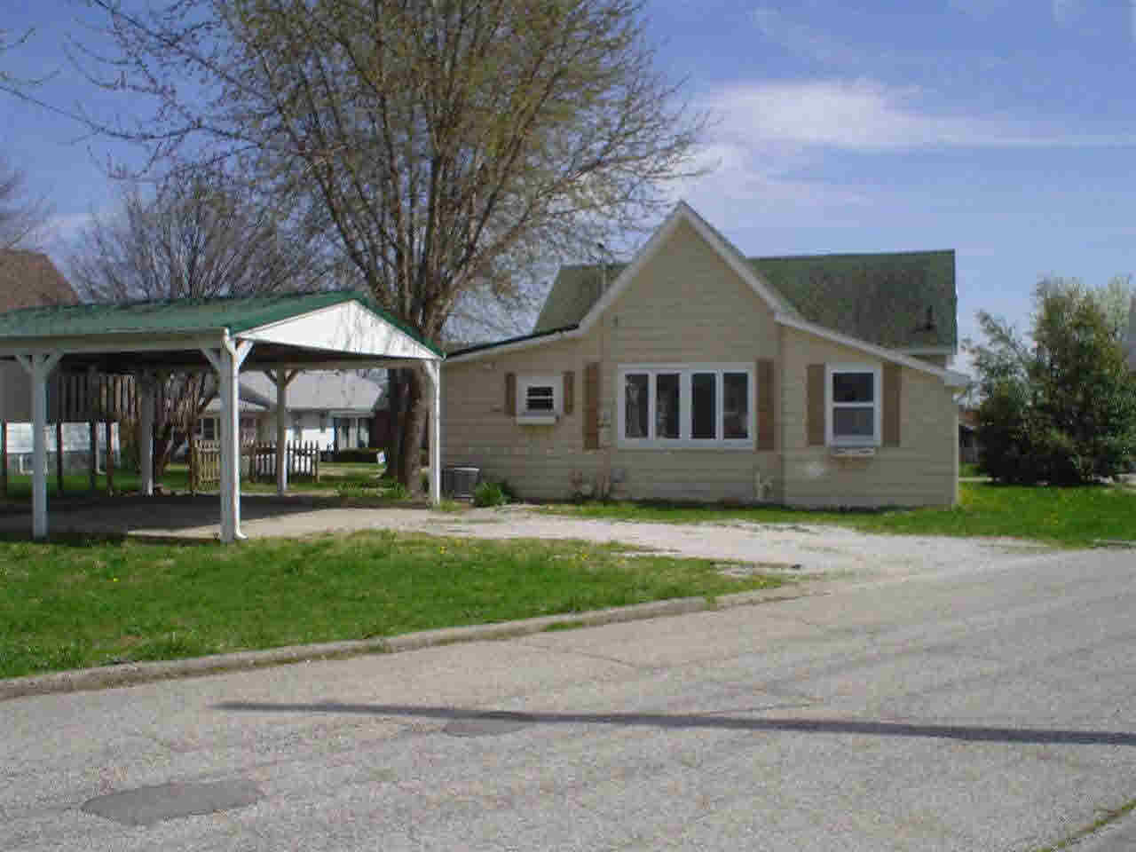 202 W 5th St, Bicknell, IN 47512 photo 2