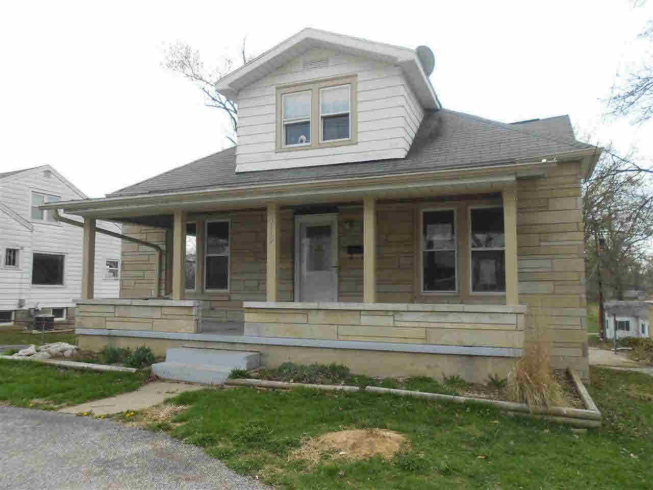 715 NW 1st St, Washington, IN 47501 photo 1