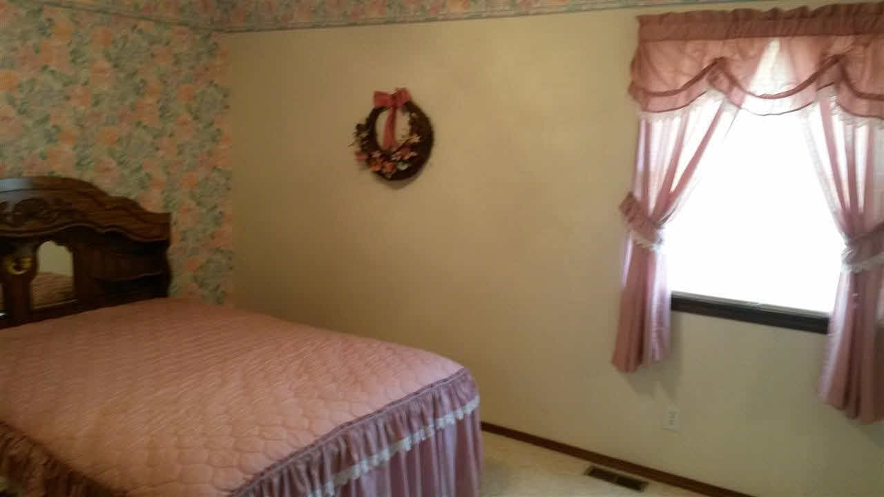 935 N Mcclure Rd, Vincennes, IN 47591 photo 8