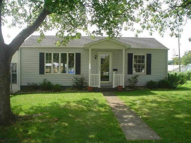 1007 W Franklin Ave, Bicknell, IN 47512 photo 1