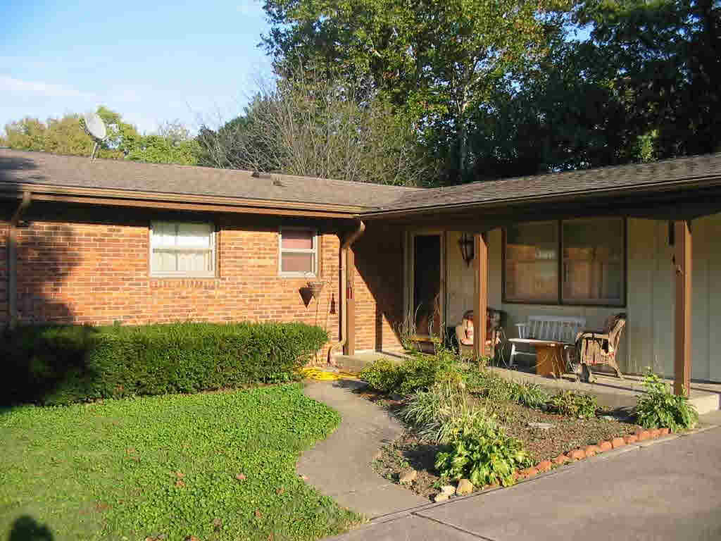 2269 E Seminole Dr, Vincennes, IN 47591 photo 2