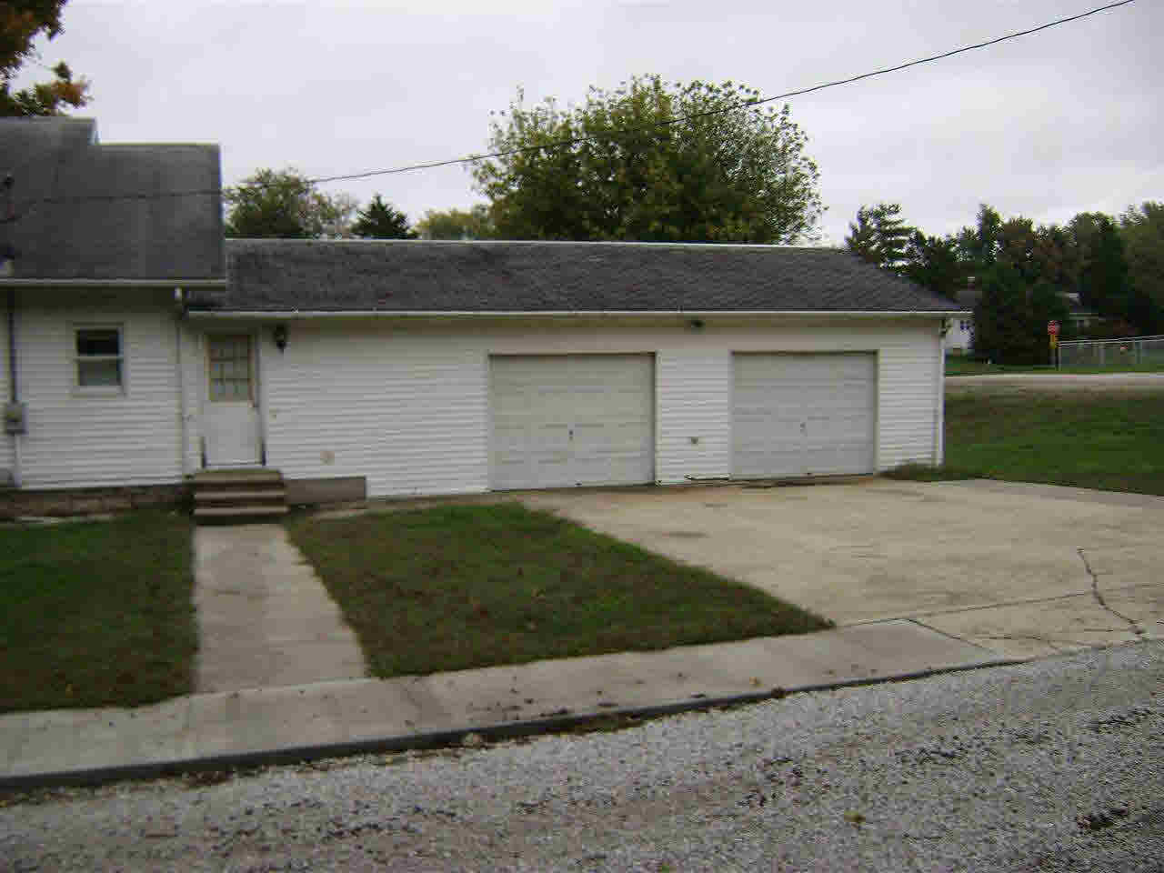 107 E Shipping St, Edwardsport, IN 47528 photo 3