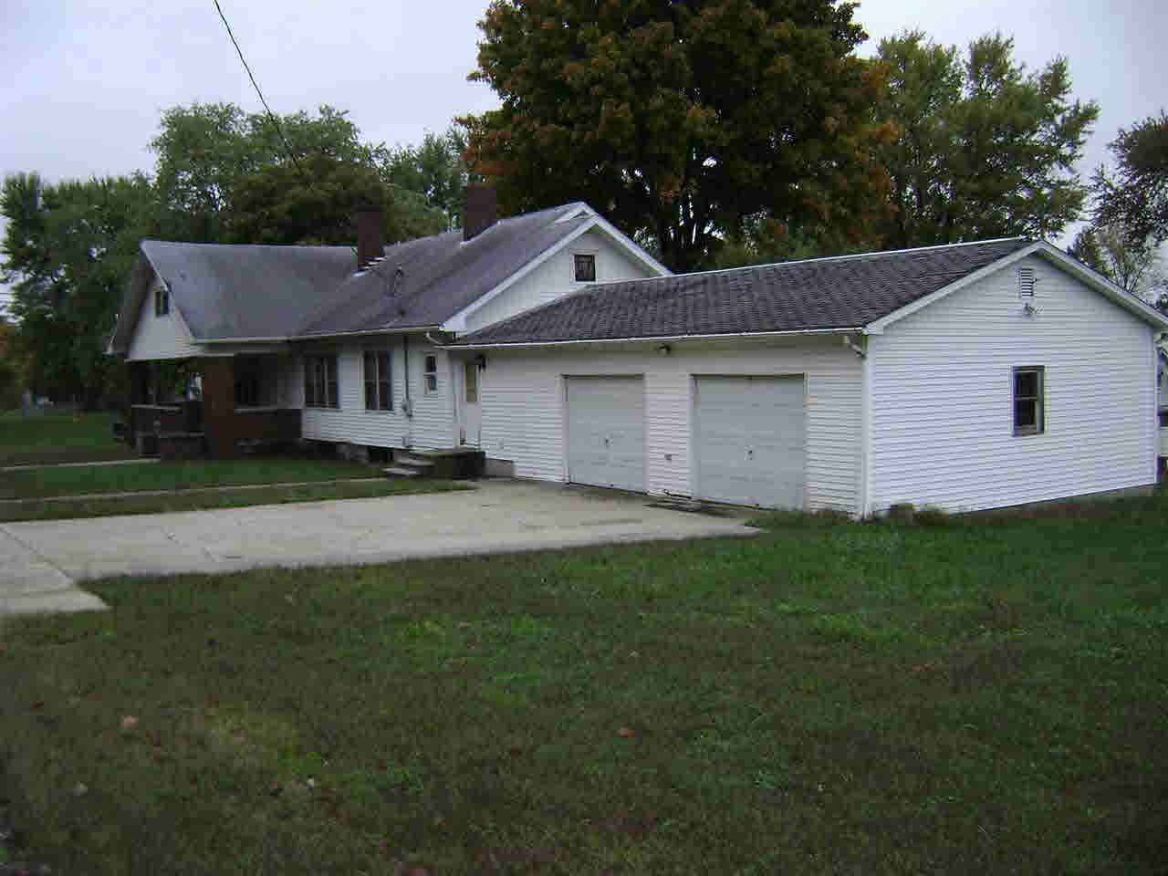 107 E Shipping St, Edwardsport, IN 47528 photo 4