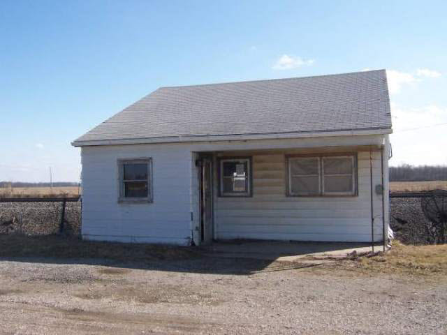 686 E Main St, Butler, IN 46721 photo 1