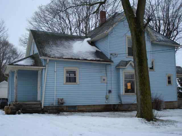 223 E Pine St, Topeka, IN 46571 photo 2