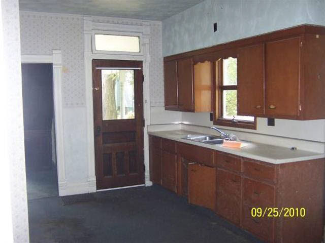 209 E Main St, Butler, IN 46721 photo 5
