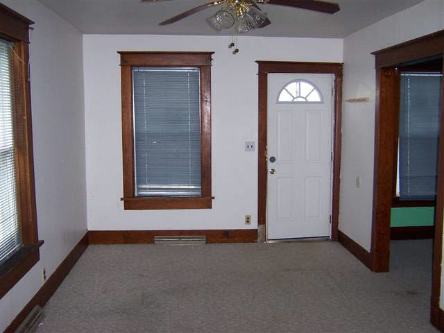 700 E Main St, Albion, IN 46701 photo 2