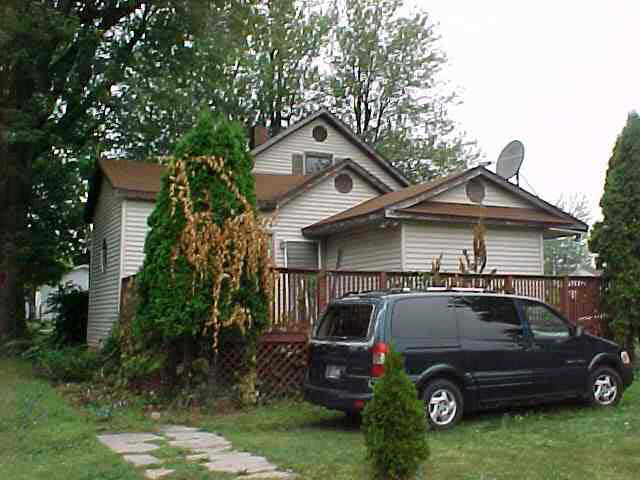 208 Fulton St, Ligonier, IN 46767 photo 3
