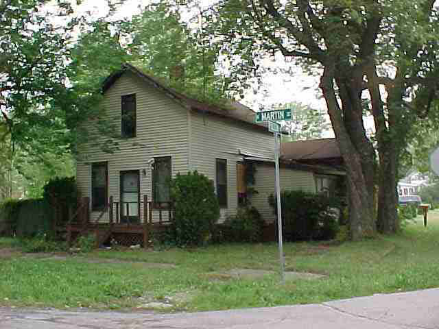 208 Fulton St, Ligonier, IN 46767 photo 1