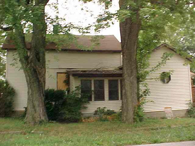 208 Fulton St, Ligonier, IN 46767 photo 2