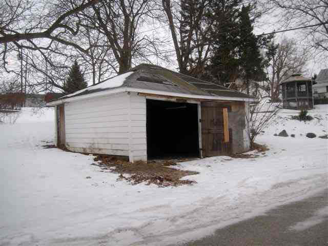 600 E Main St, Albion, IN 46701 photo 3