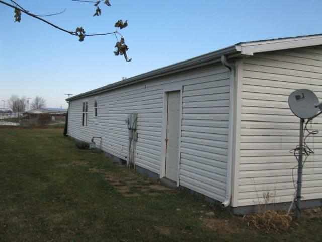 609 Meadowbrook Ln, Lagrange, IN 46761 photo 2