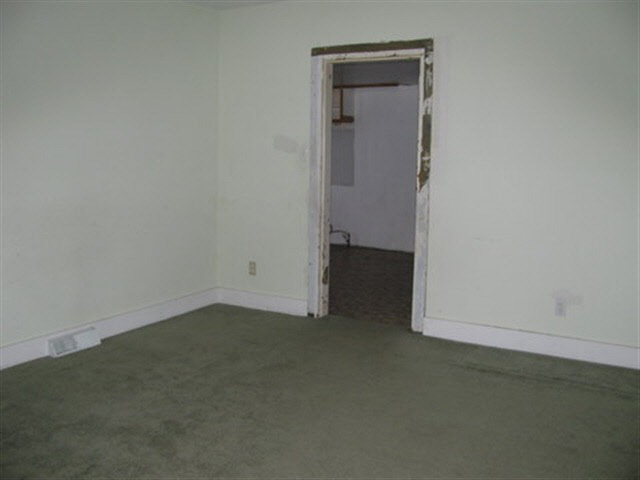 112 S Mountain St, Lagrange, IN 46761 photo 2