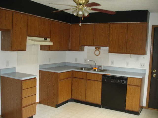 620 N Maple St, Lagrange, IN 46761 photo 2