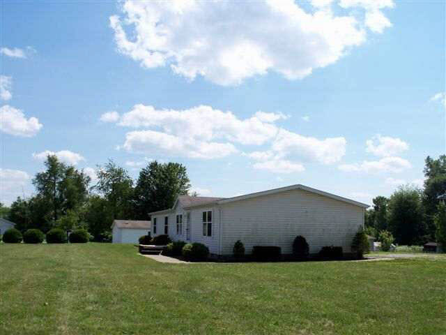100 Willow Bnd, Wolcottville, IN 46795 photo 3