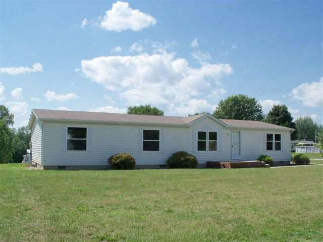 100 Willow Bnd, Wolcottville, IN 46795 photo 1