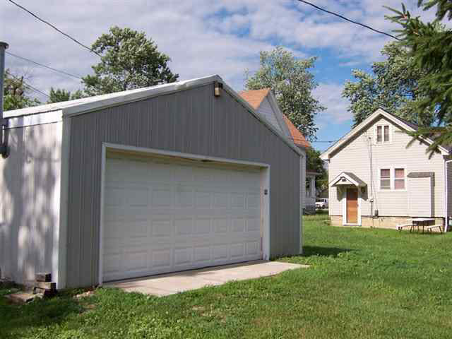 206 S Johnson St, Garrett, IN 46738 photo 4