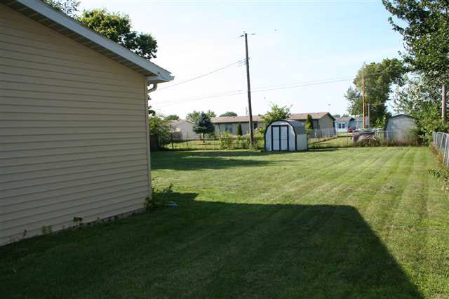 749 Pleasant Ln, Lagrange, IN 46761 photo 10