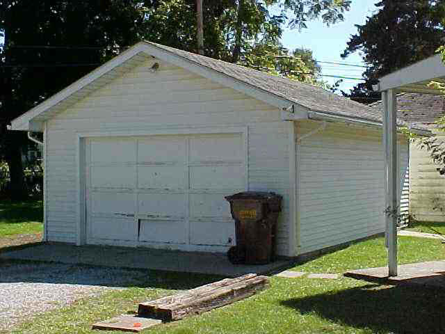 490 N Wayne St, Waterloo, IN 46793 photo 3