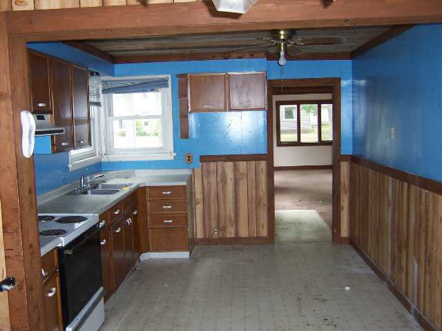 409 W State St, Ashley, IN 46705 photo 3