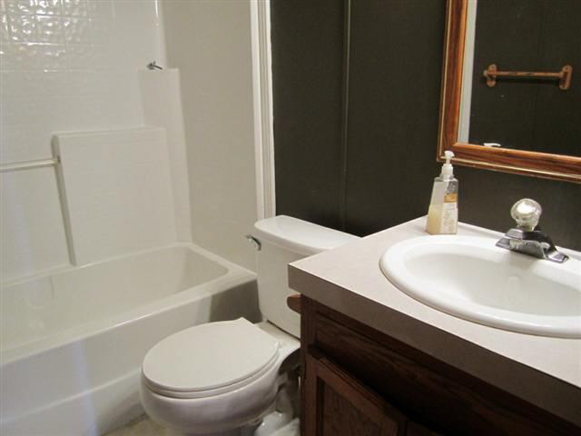 410 N Peters, Garrett, IN 46738 photo 9