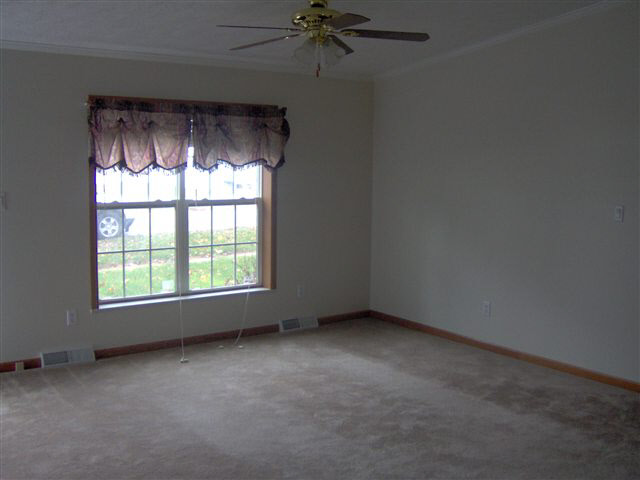 709 N Main St, Ligonier, IN 46767 photo 2
