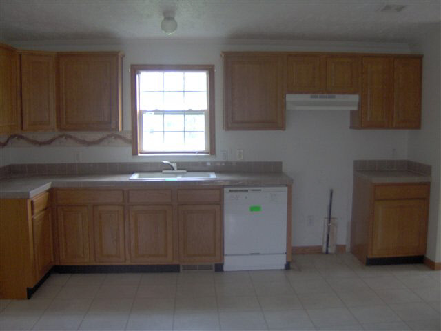 709 N Main St, Ligonier, IN 46767 photo 3
