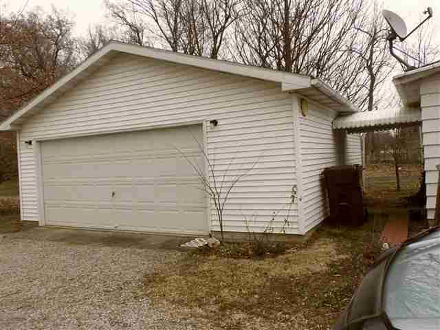 310 E First St, Auburn, IN 46706 photo 2